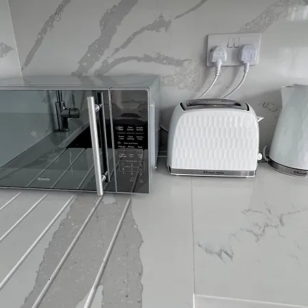 Private Luxury One Bedroom Apartment With Parking